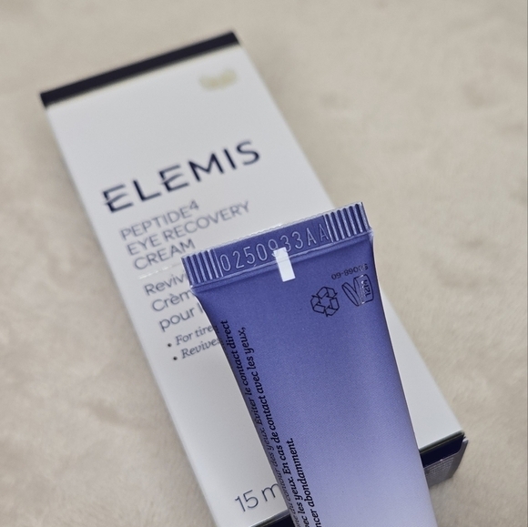Elemis Peptide4 Eye Recovery Cream - Picture 4 of 6